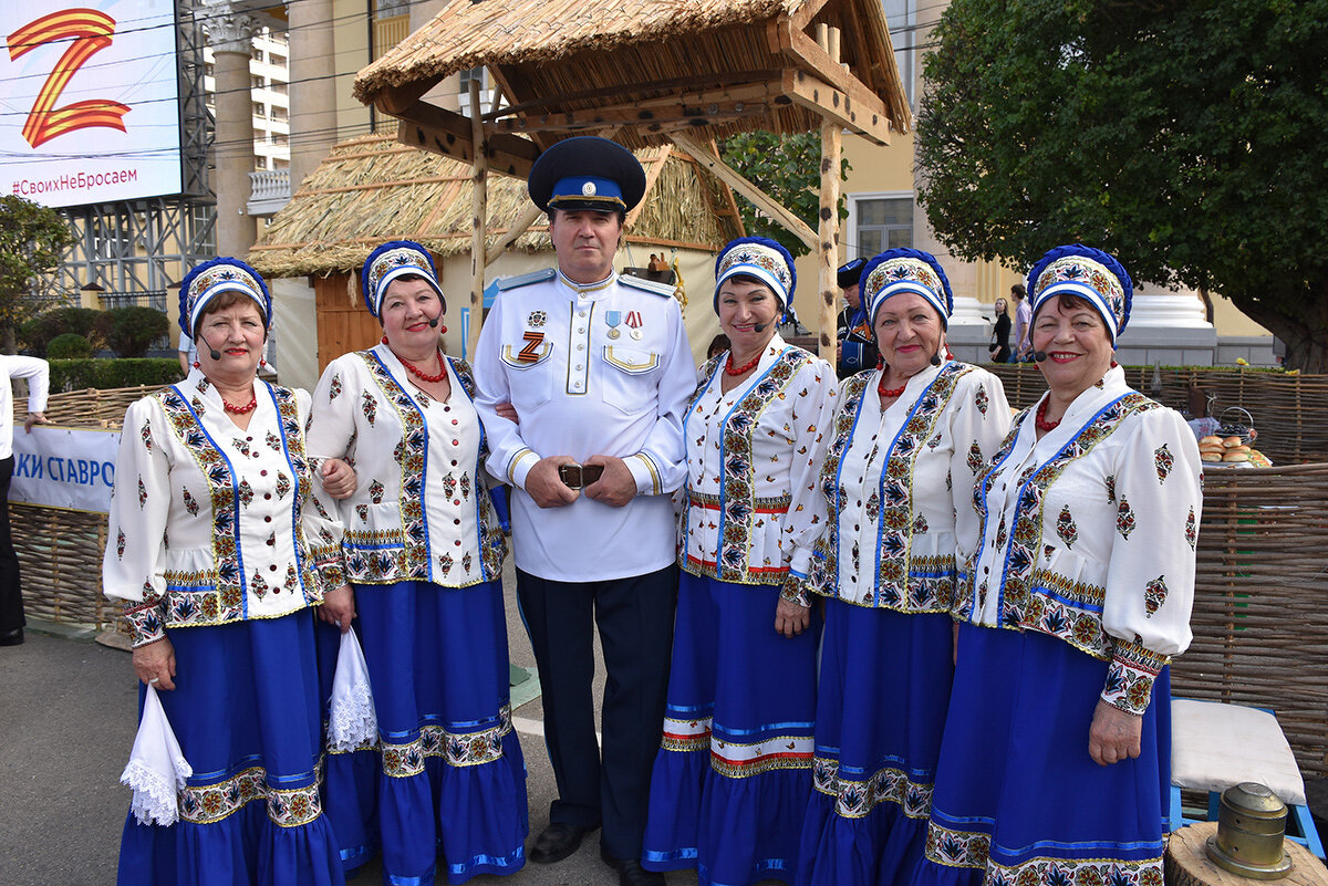 День города. Ансамбль ЦДК "Октябрь" "Казачья вольница"" - Александр 