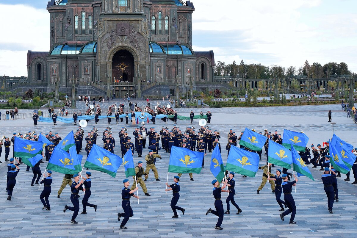 "Во всей стране, по всей Земле: на суше, в небе, и в воде" - Д Майданов. - Татьяна Помогалова