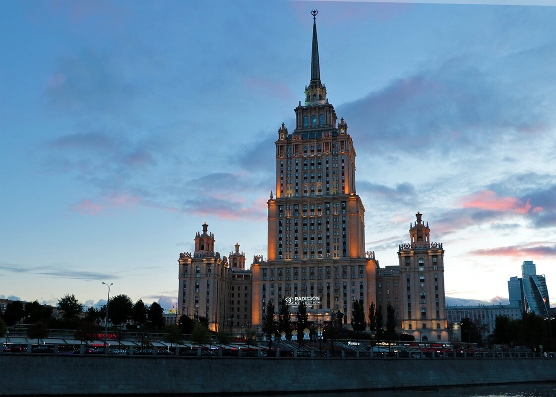 Гостиница Украина на закате - Светлана 
