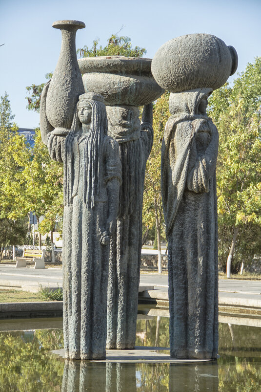 Узбекистан г.Навои фонтан Три реки - Амударья, Сырдарья и Зарафшан. - Андрей 