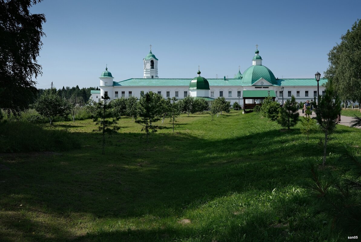 На горизонте монастырь - san05 -  Александр Савицкий