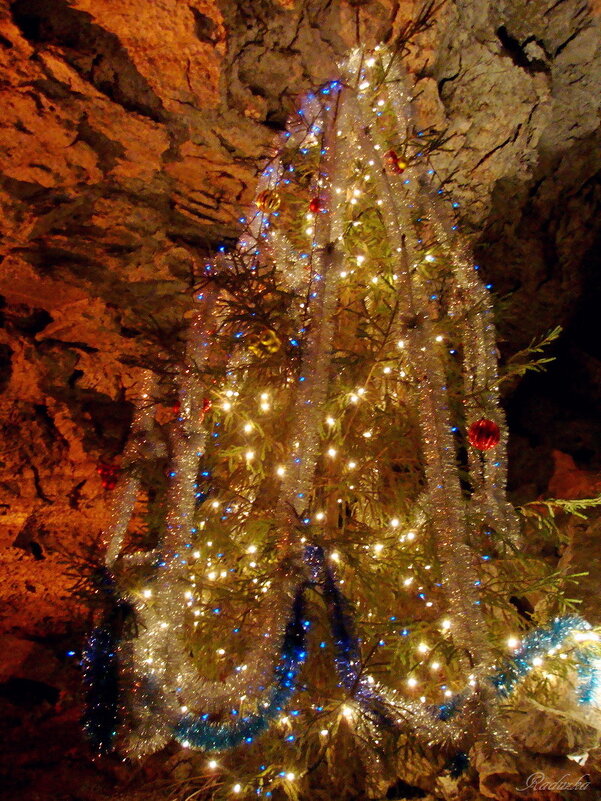 В пещере Новый год круглый год... - Raduzka (Надежда Веркина)