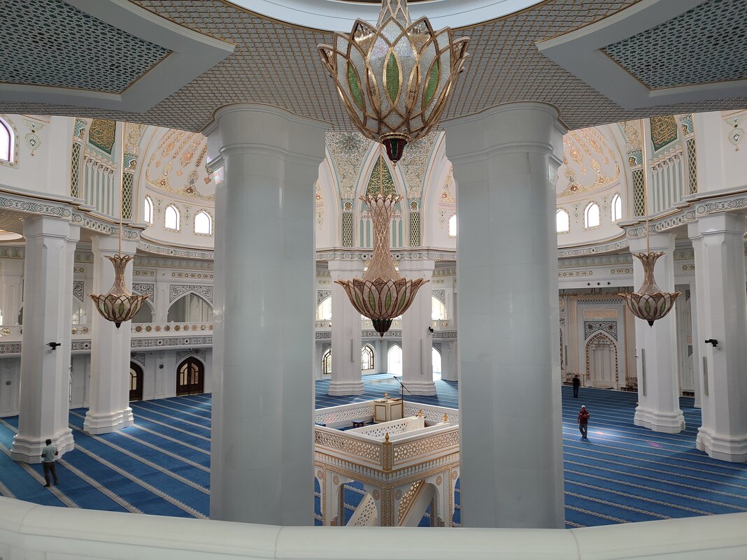 Внутри мечети - Елена Байдакова