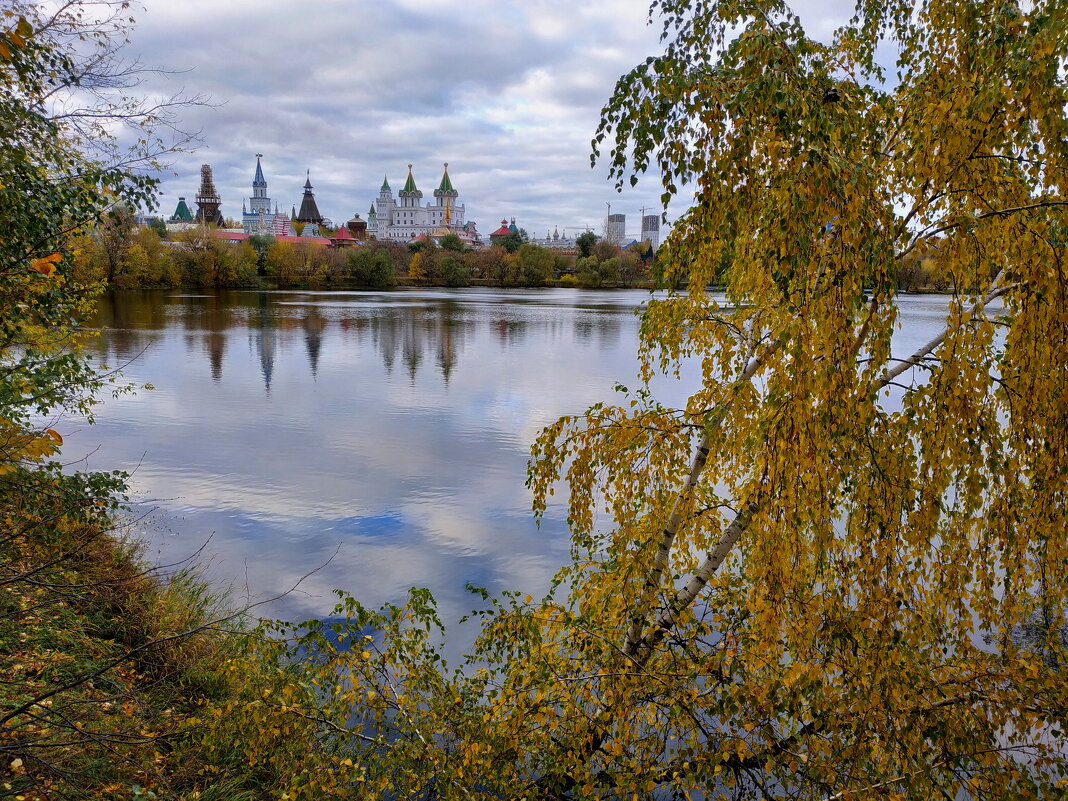 Вид на Измайловский кремль со стороны Серебряно-Виноградного пруда - Андрей Лукьянов