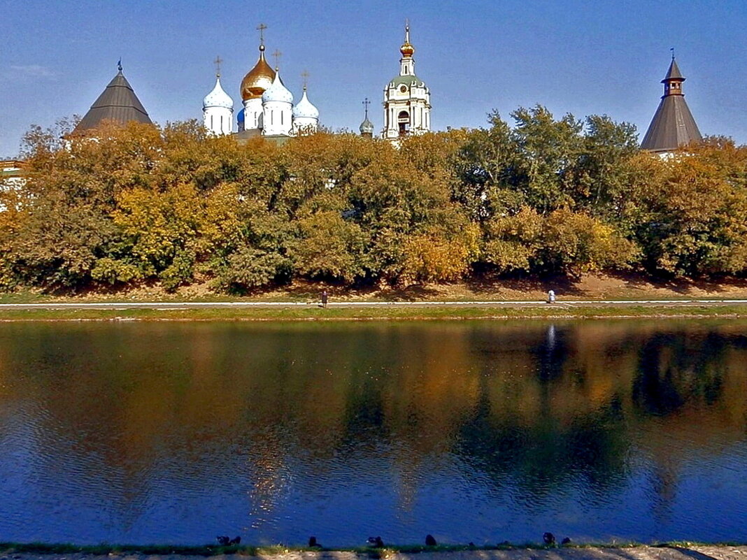 У стен Новоспасского монастыря  Москвы. - Ольга Довженко