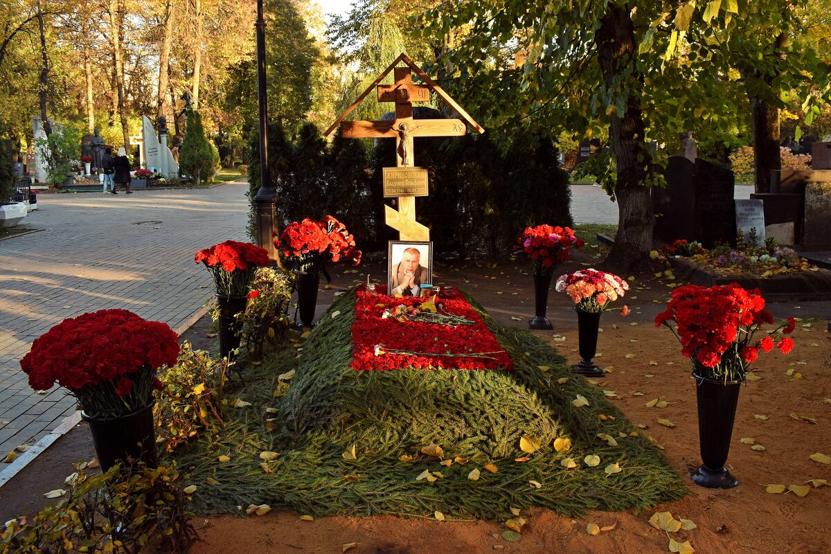 Место захоронения В.В.Жириновского на Новодевичьем кладбище. - Татьяна Помогалова