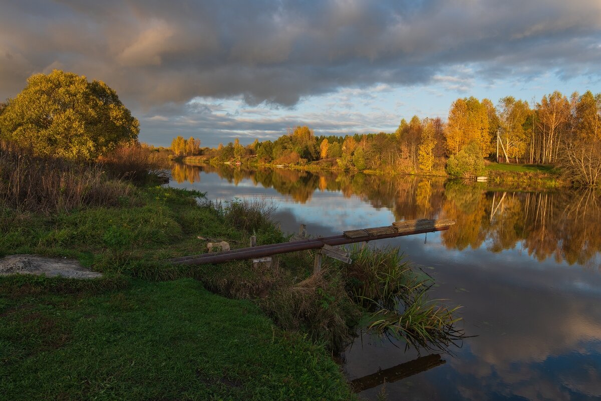 Золотая осень на реке Дубне. - Виктор Евстратов