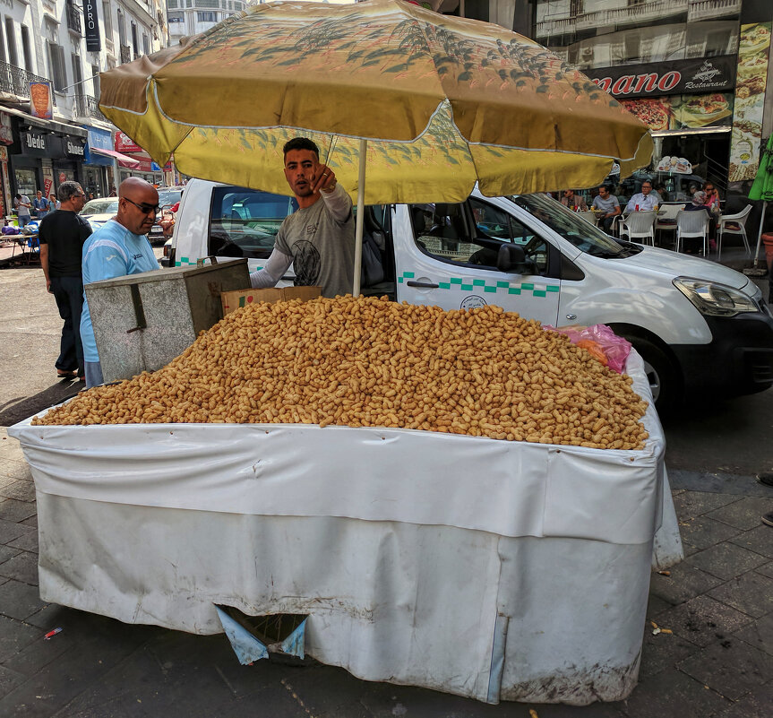 Торговец орехами. Касабланка, Марокко - Олег Ы