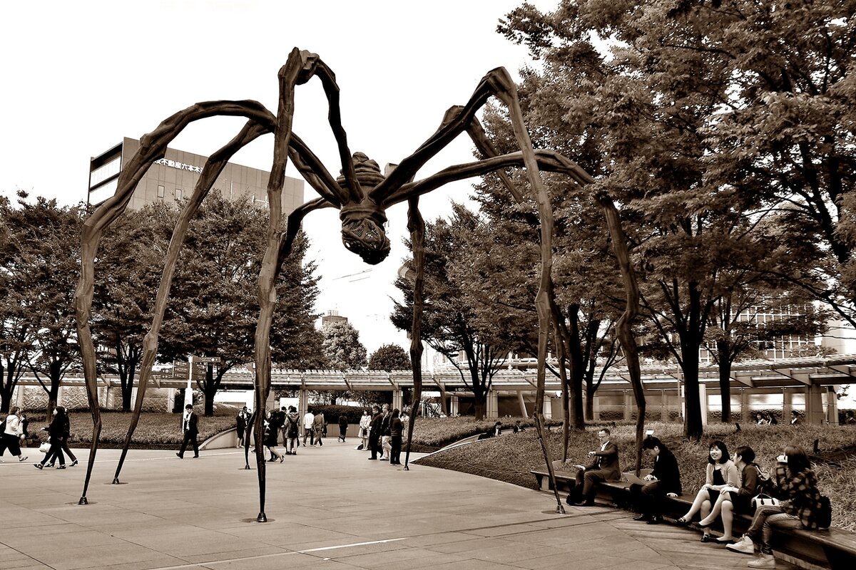 Токио Япония Roppongi Hills бронзовая скульптура паучихи "Maman" - wea *