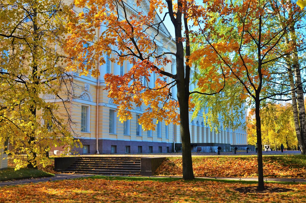 Золотая осень у Русского Музея... - Sergey Gordoff