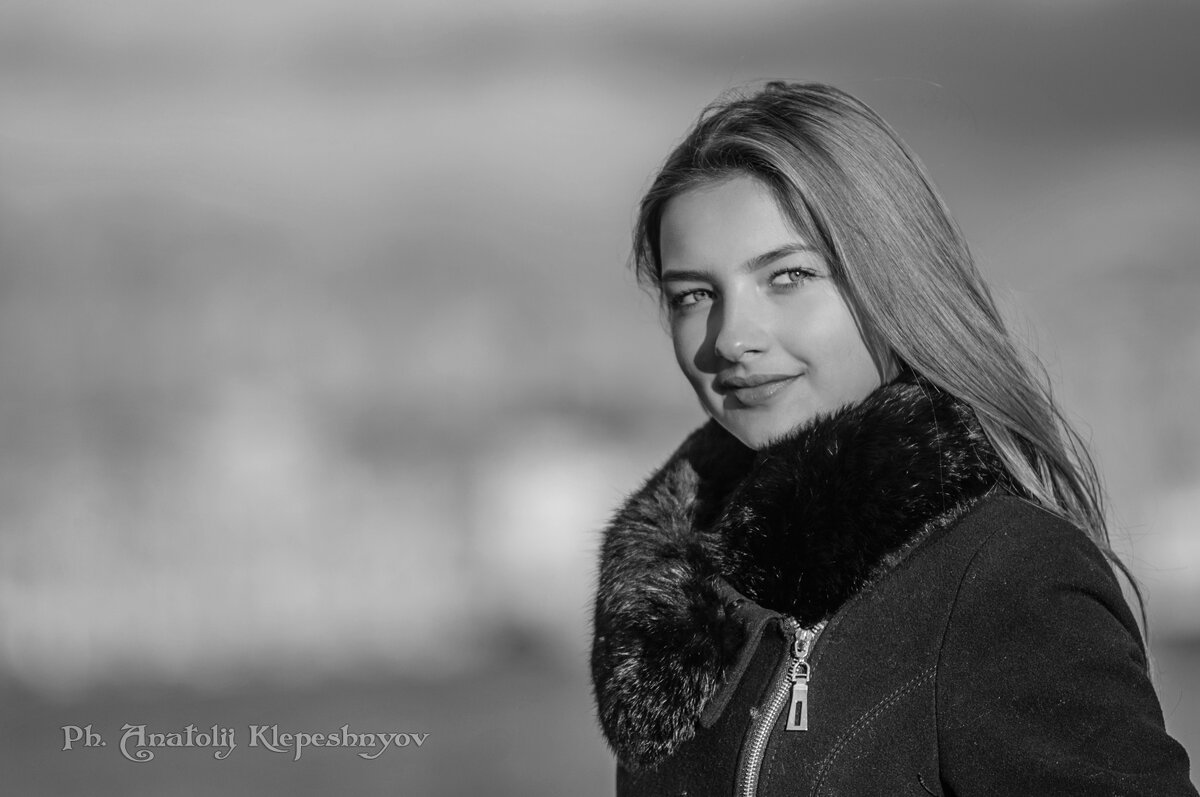 Монохромный портрет девушки - Анатолий Клепешнёв
