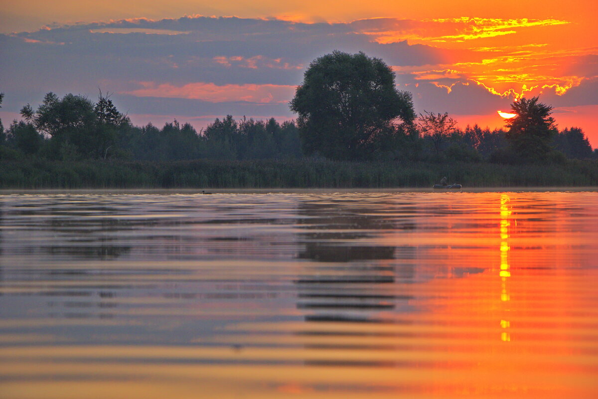 Восход над озером. - Анатолий Борисов