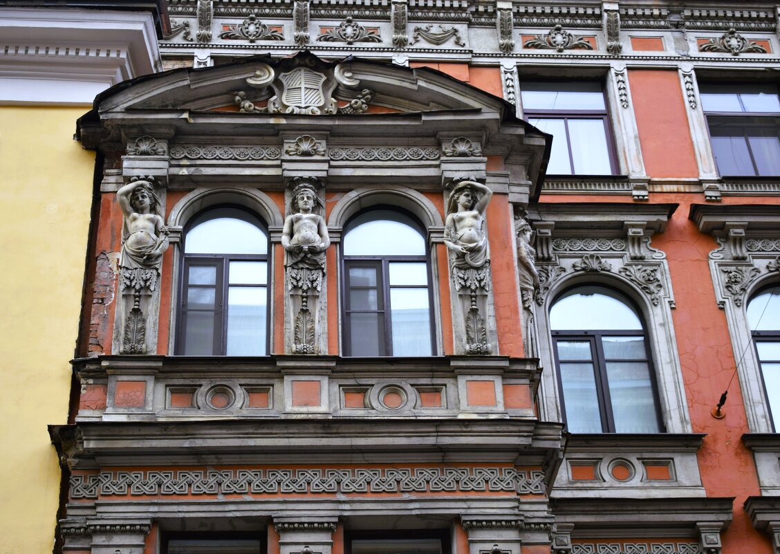 Фасад здания в Санкт-Петербурге - Танзиля Завьялова