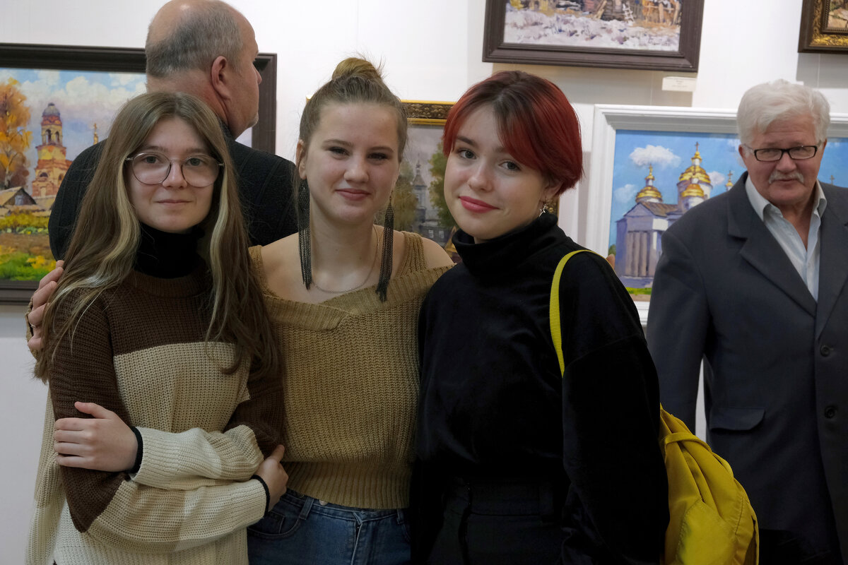 Ученики художника на выставке Антошина В. - Евгений 