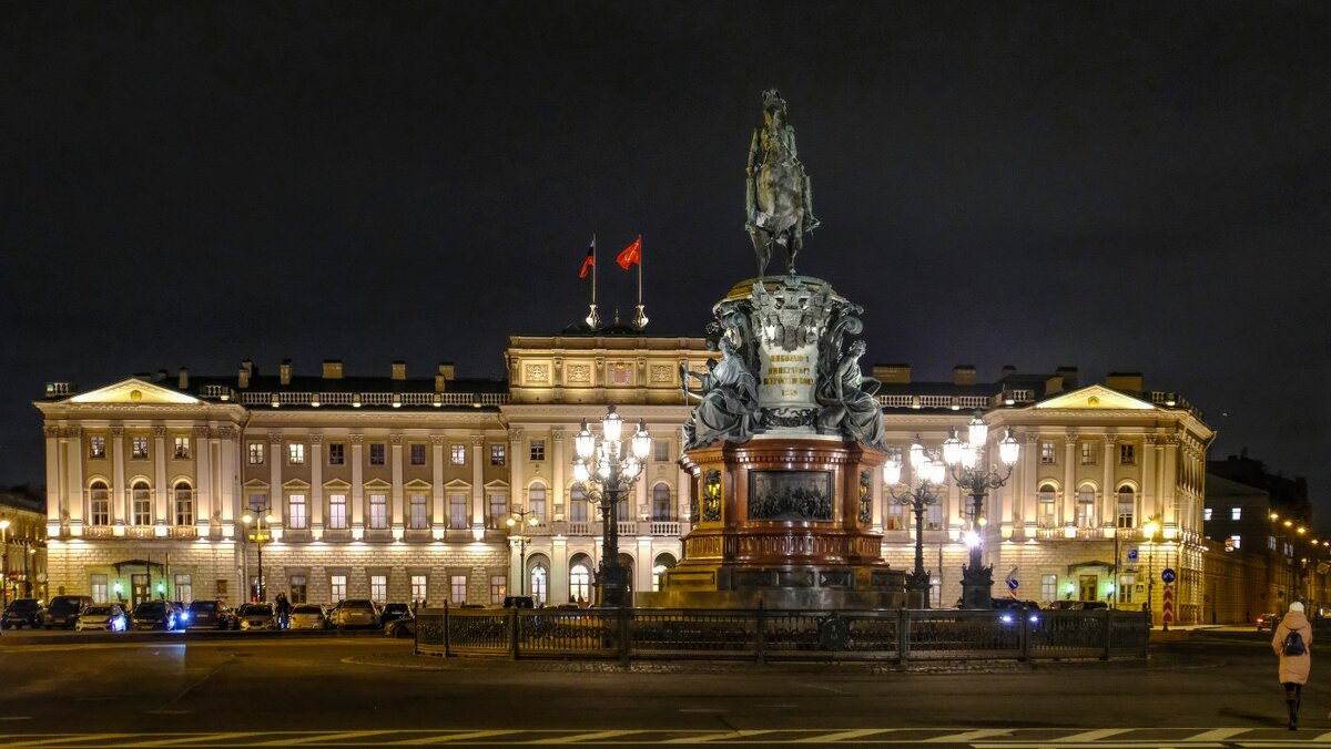 Мариинский дворец  с памятником Николаем 1 - Георгий А