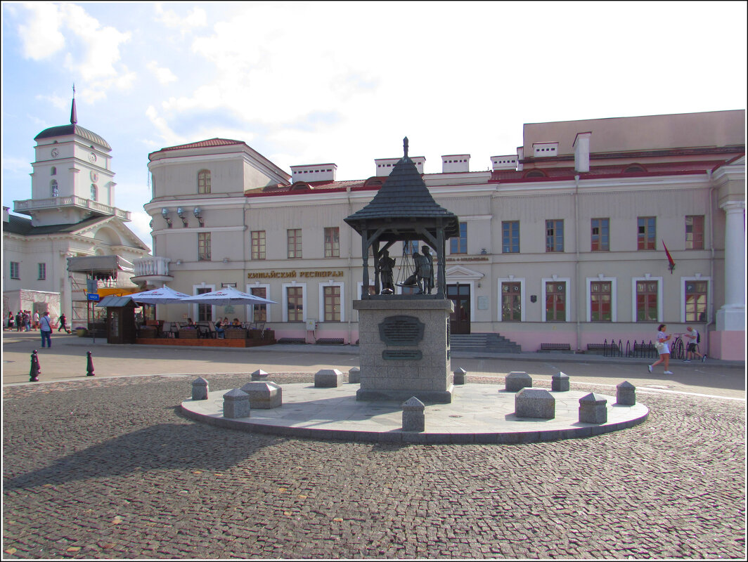 Скульптурная композиция «Городские весы»  на площади Свободы в Минске - Любовь Зинченко 