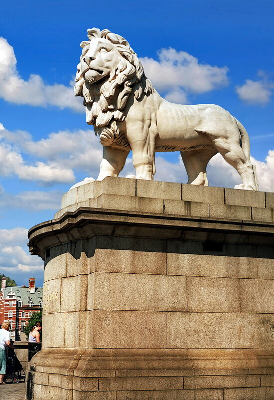 Британский лев на Вестминстерском мосту. - Николай Рубцов