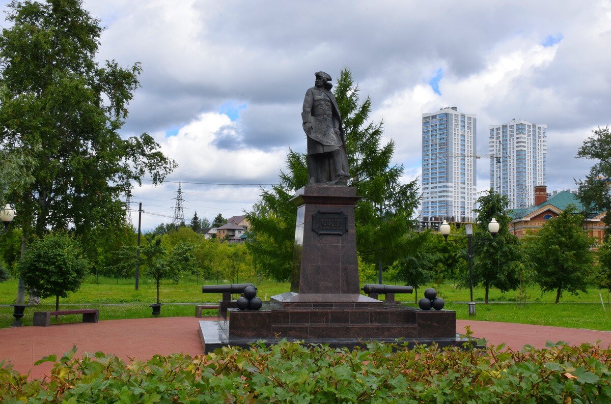 Памятник основателю города - Александр Рыжов