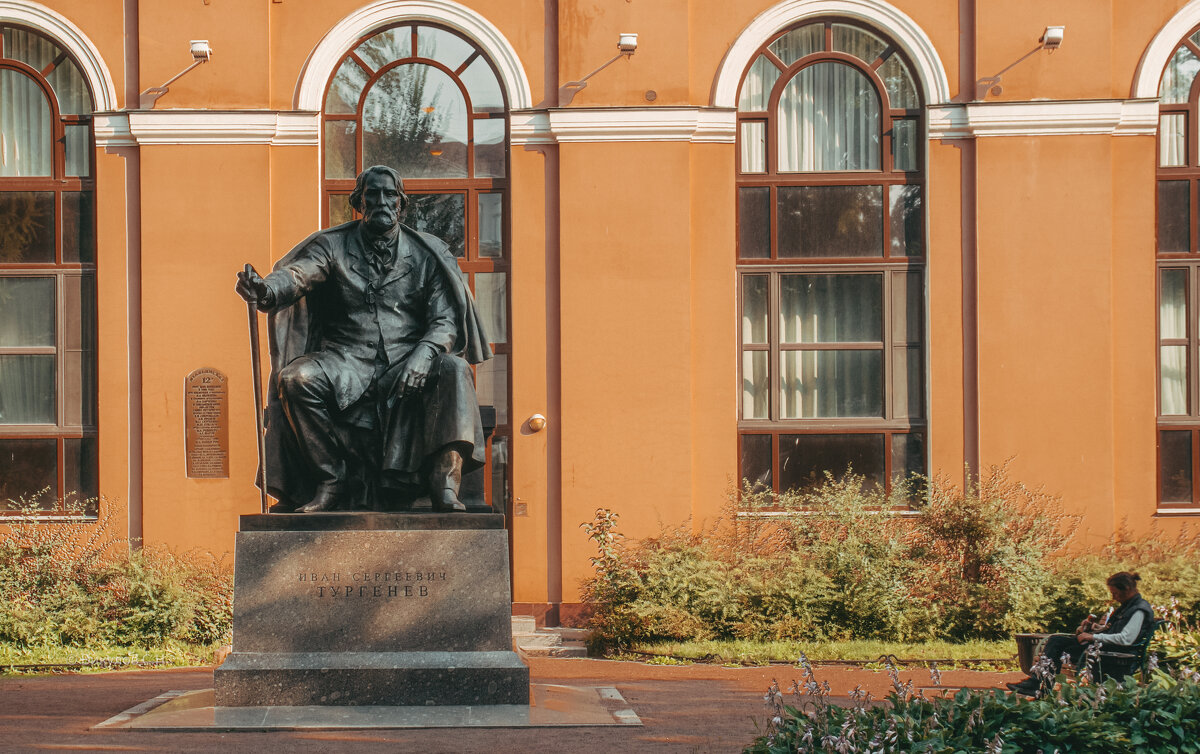 Памятник И.С.Тургеневу. - Sergei Vikulov