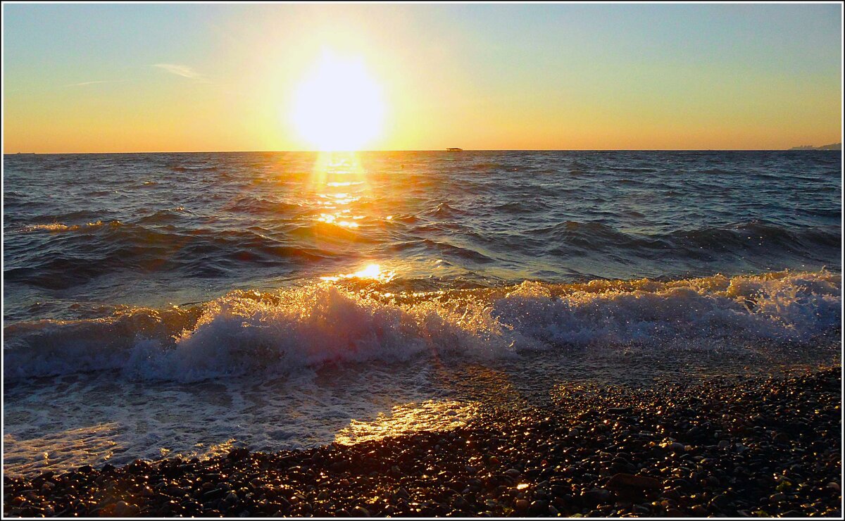 Заходящее солнце над Чёрным морем - Любовь Зинченко 