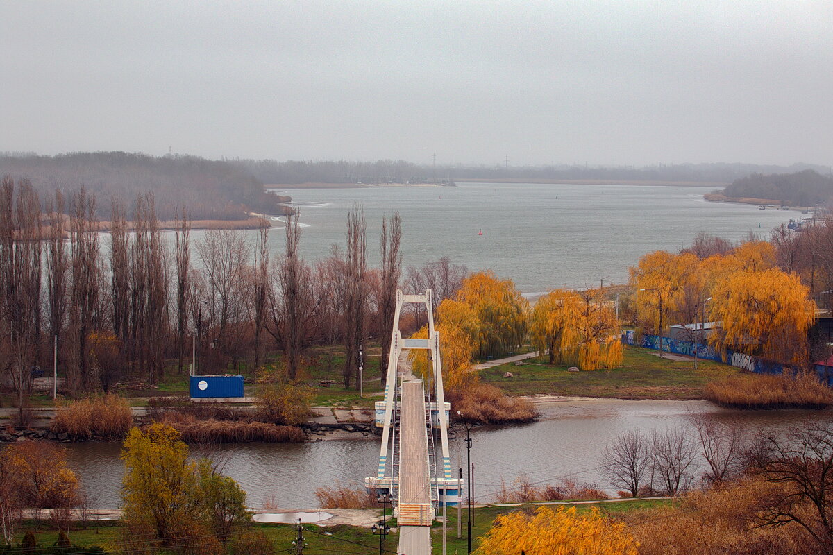 Осенний пейзаж с мостом и излучиной реки - M Marikfoto