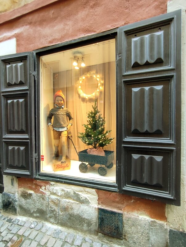 Заглянем в Рождественские витрины  Стокгольм Швеция - wea *