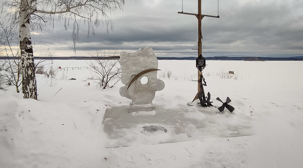 Памятник метеориту в Чебаркуле