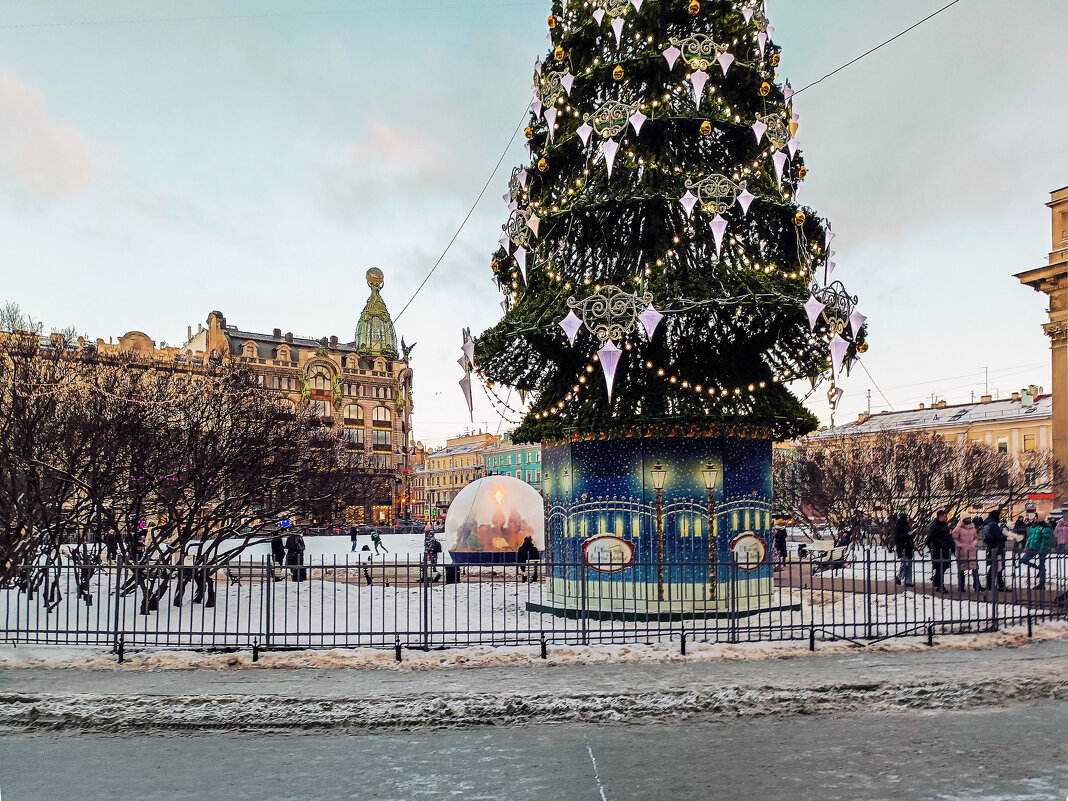 В преддверии Рождества в сквере Казанского собора - Стальбаум Юрий 