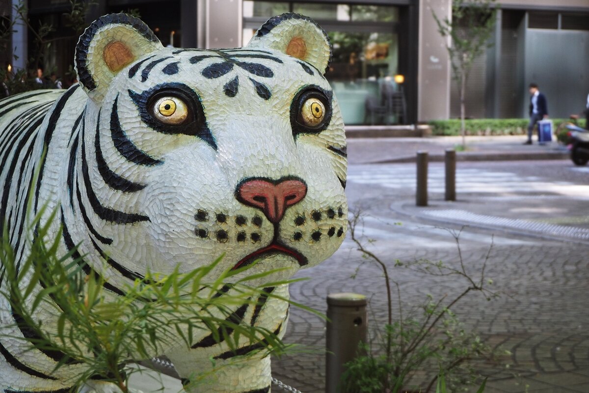 Скульптуры бизнес-кварталa  Marunouchi Токио Япония - wea *