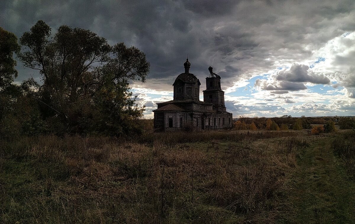 В области - Олег Денисов