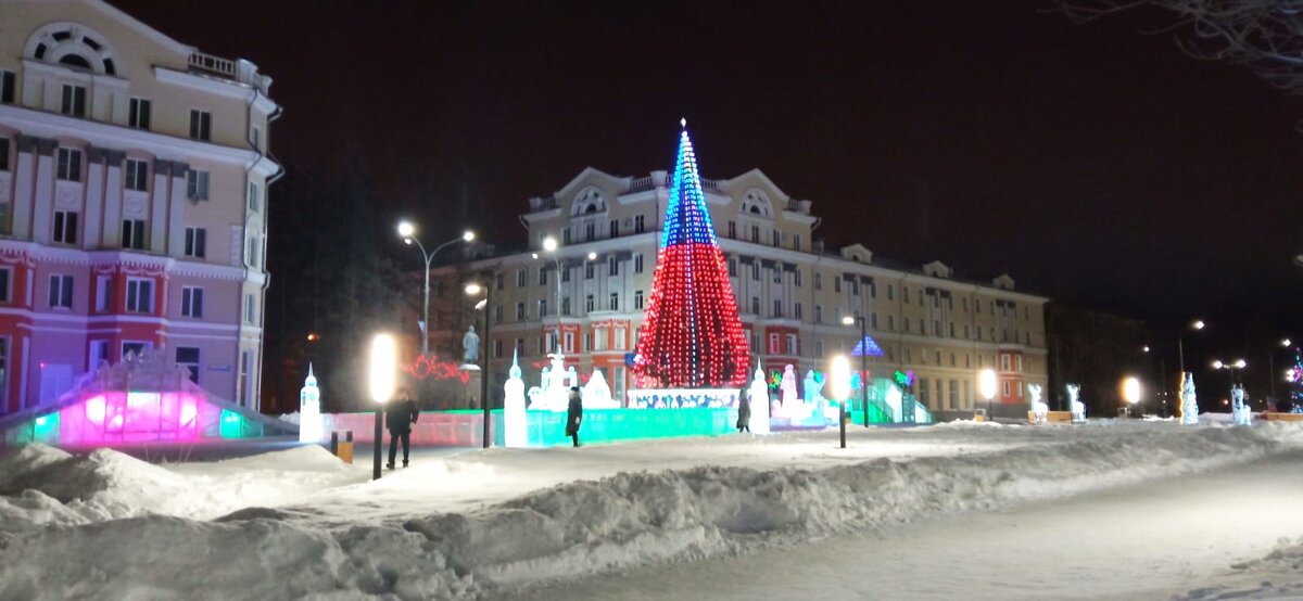 Новогодняя площадь Североуральска - Алевтина 