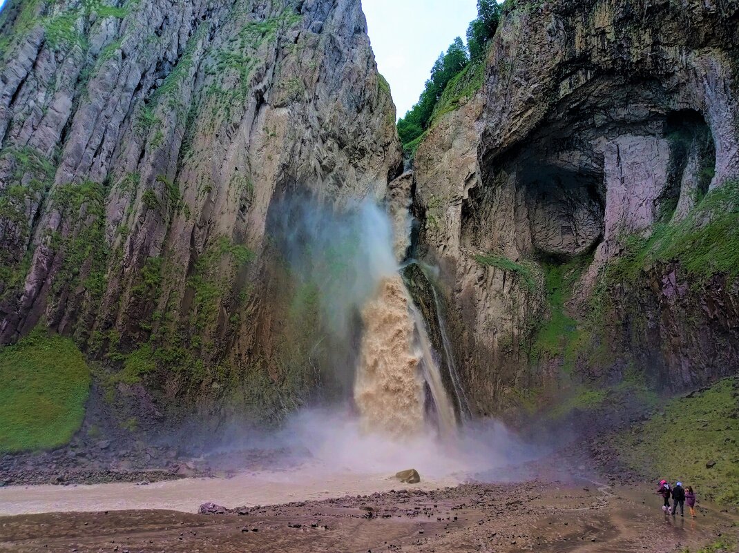 Водопад Каракая-су. - Людмила И. 