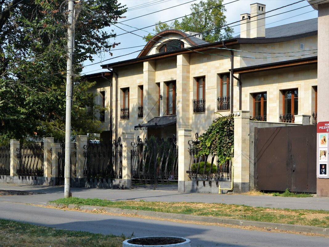 Таганрог. Дом по ул. Фрунзе 2а - Пётр Чернега