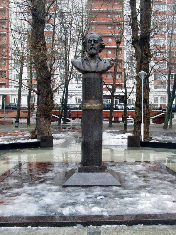 Памятник-бюст Константину Циолковскому в Москве - Ольга Довженко