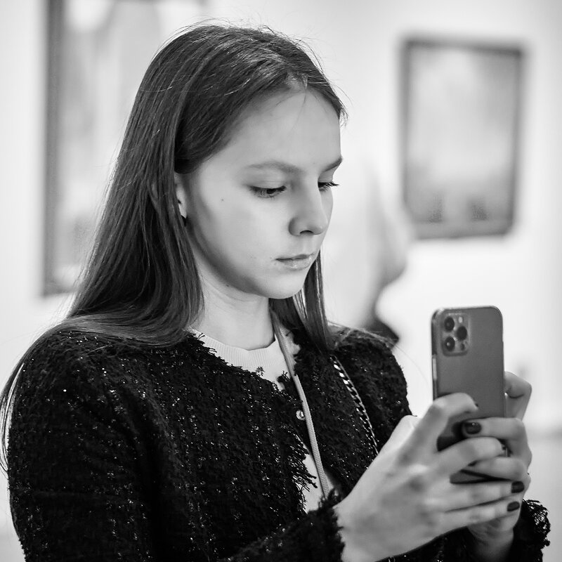 Сосредоточенная девушка - Valeriy(Валерий) Сергиенко