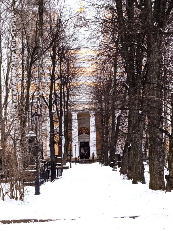 Вид на центральный вход в Собор Александро-Невской Лавры. - Светлана Калмыкова