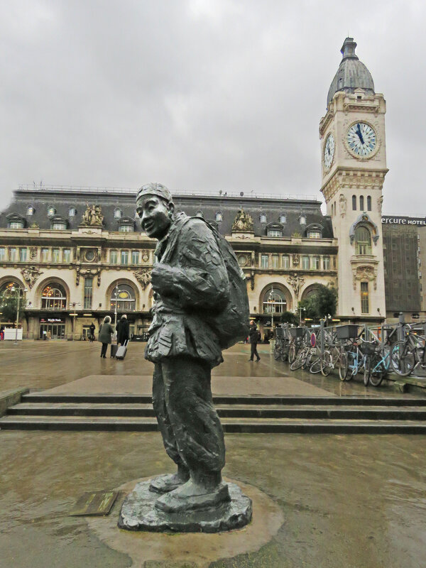 Памятник китайским рабочим, прибывшим во Францию во время Первой мировой войны.Лионский вокзал. - ИРЭН@ .