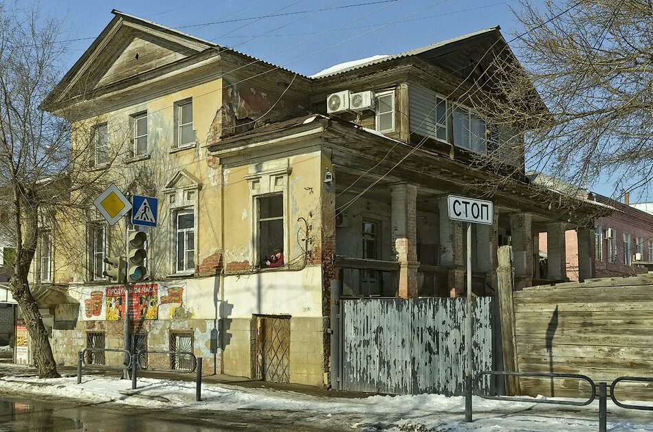 Дом у моста - Петр Фролов