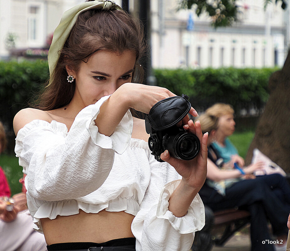 девушки и фотография - Олег Лукьянов