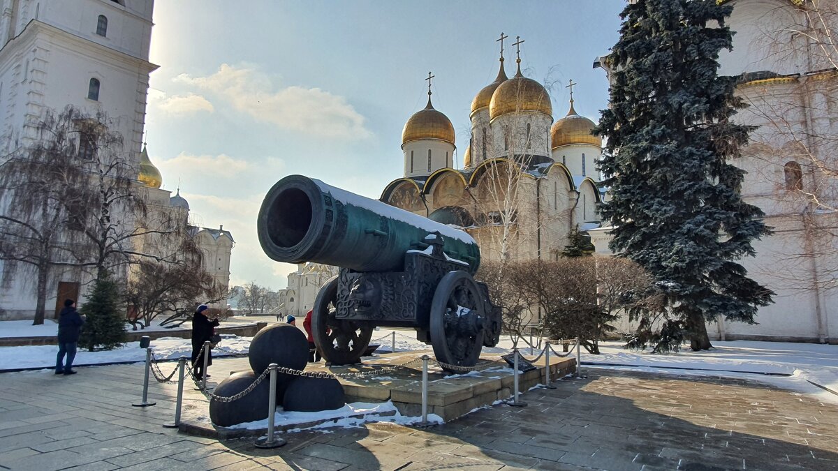 Царь-пушка на фон Успенского собора - Павел Белоус