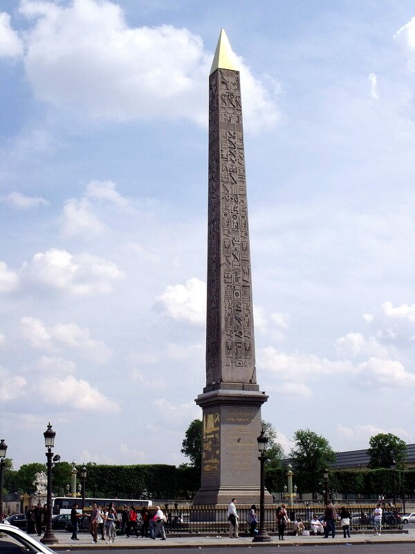 Луксорский обелиск на площади Согласия в Париже. - Валерий Новиков