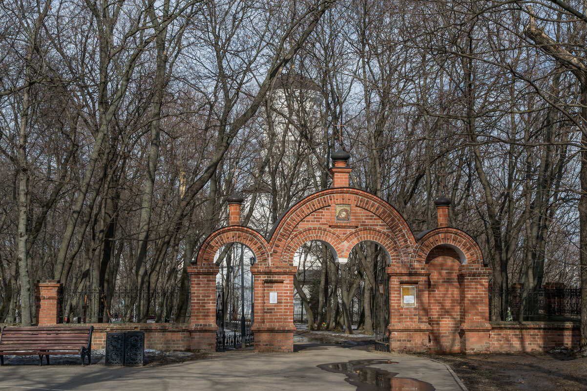 ворота к церкви в Дьякове - Сергей Лындин