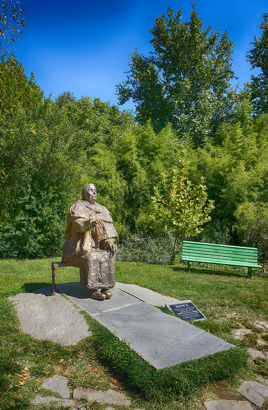 Памятник  Ванге в Рупите - Ольга 