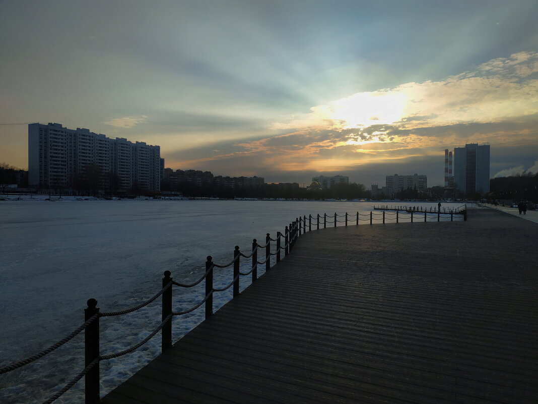 Городской пейзаж в марте - Андрей Лукьянов