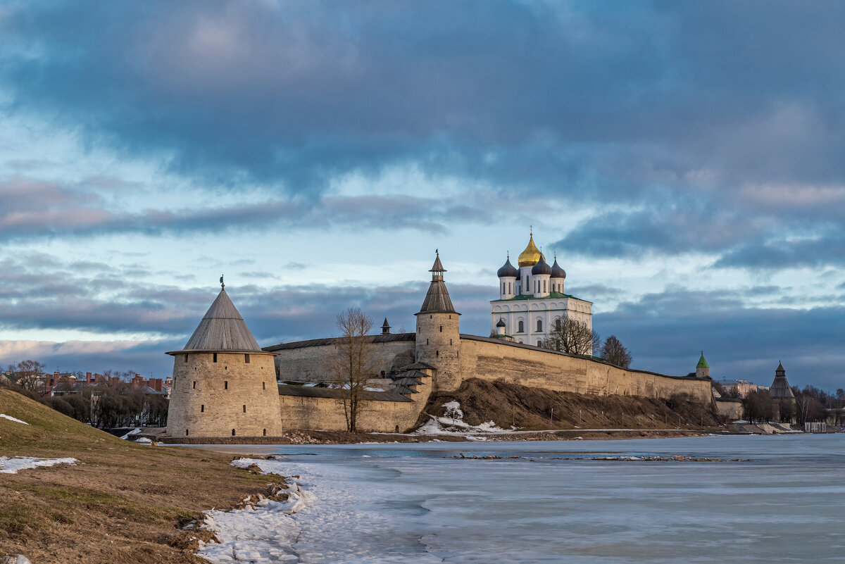 Псковский Кром (Кремль) - Виктор Желенговский