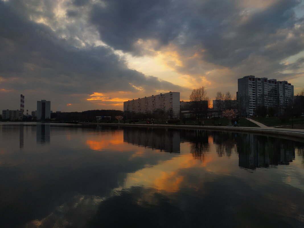 Апрель в городе - Андрей Лукьянов