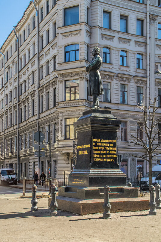 Памятник А.С.Пушкину на Пушкинской улице в Петербурге - Стальбаум Юрий 