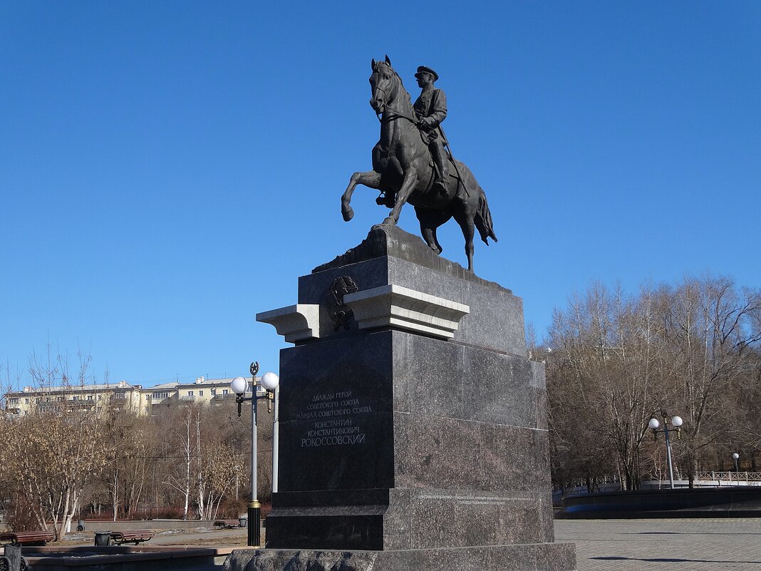 Памятник Рокоссовскому. Улан-Удэ - Лидия Бусурина