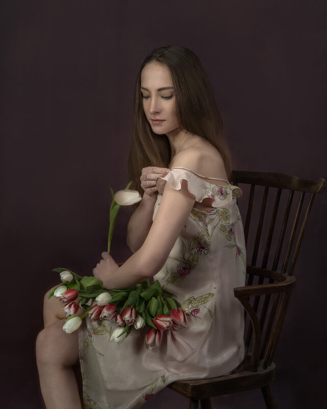 Весенний портрет с тюльпанами - Lyudmyla Pokryshen