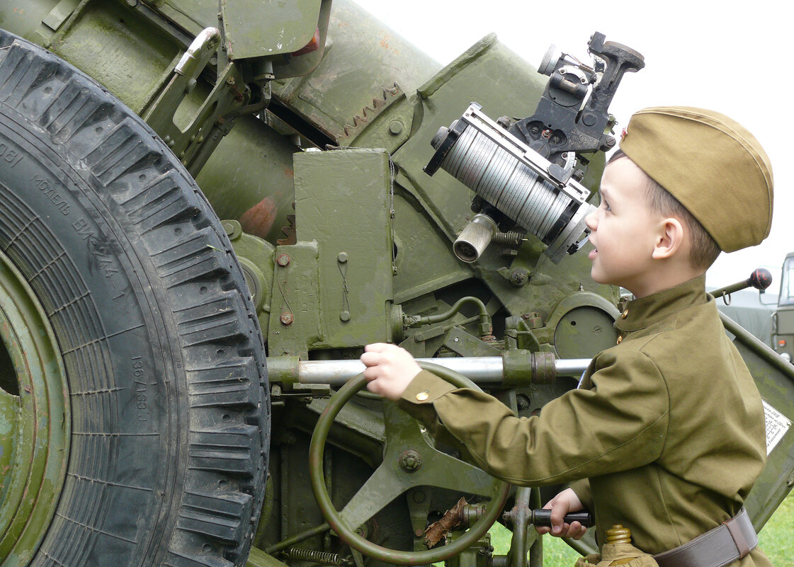 Мальчик в военной форме - Евгений Николаев